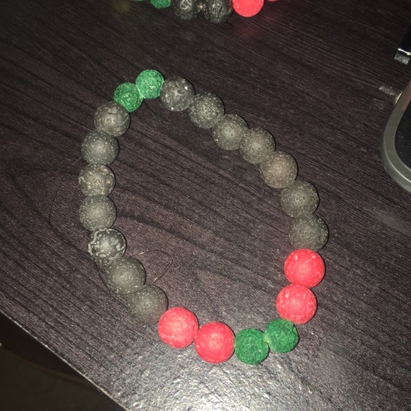 2 bracelets - Picture 3 of 3